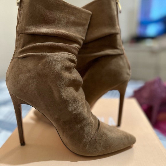 Boots - Picture 5 of 5